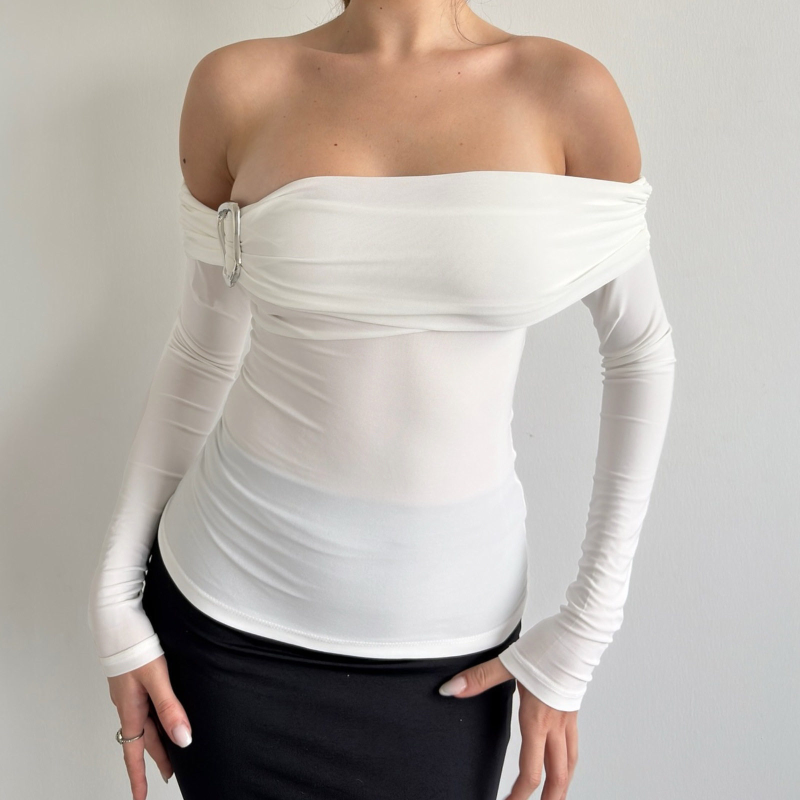 Summer Womens Top Off Shoulder Slim Fit Solid Color Backless Trendy Casual Wear Wholesale Available