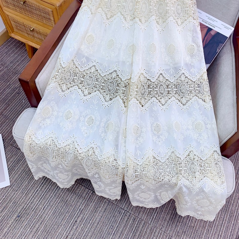 Quần dài nữ ống rộng ren thêu khoét hở lưng cao — Lan đen, Ngọc Hạnh