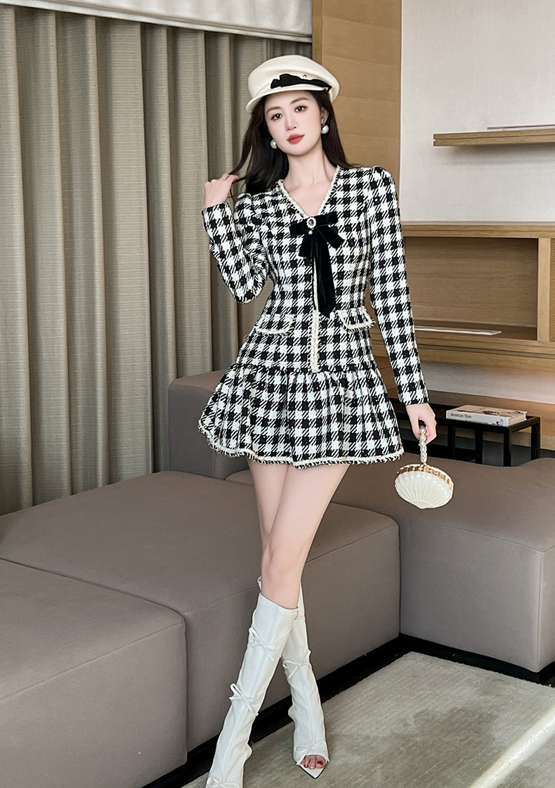 Đầm nữ dáng chữ A cổ chữ V họa tiết ca rô, tay dài phối viền lá sen — Đen trắng