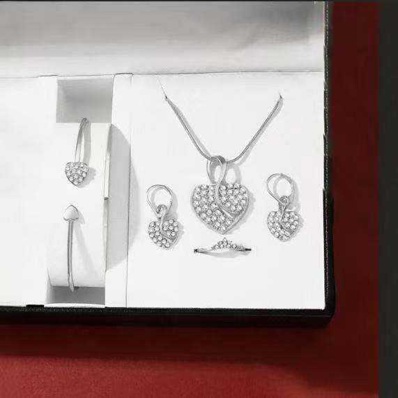 Cross-border Europe and the United States hot-selling diamond heart pendant necklace earrings suit fashion temperament simple love three-piece set