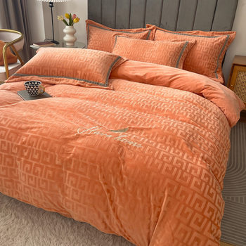 Class a High Weight Jacquard Embroider Accessible Luxury Carved Baby Velvet Four-Piece Set Pure Color Milk Velvet Bed Sheet Quilt Set