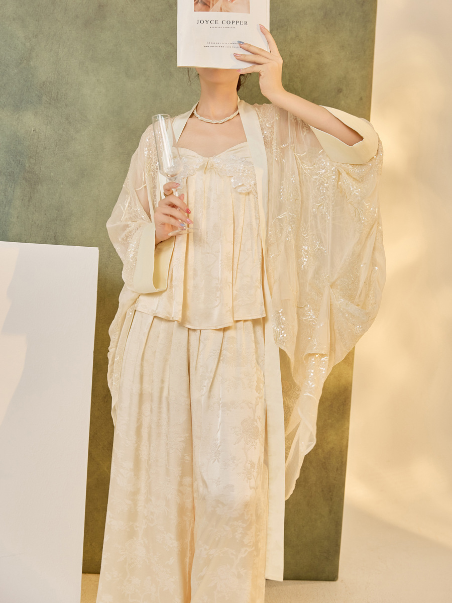 Set ba món nữ gồm áo hai dây thêu, áo khoác cardigan và quần dài — dây đeo, quần, áo khoác