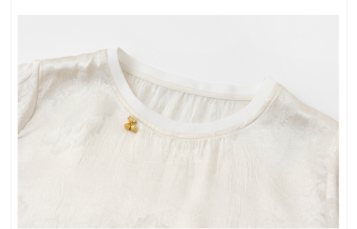 Áo sơ mi nữ cổ tròn tay ngắn dáng suông thêu hoa văn cây cỏ — Bột củ sen (giao hàng trong ngày), Jade White (Giao hàng ngay hôm nay), Jade White (Giao hàng trong 7 ngày), Vàng đen (Giao hàng ngay hôm nay)