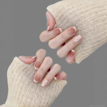 [Cold Autumn] Naifufu Milk White French Polka Dot Short Nails Handmade Wearable Nail Art Patch Fake Nail Finished Product