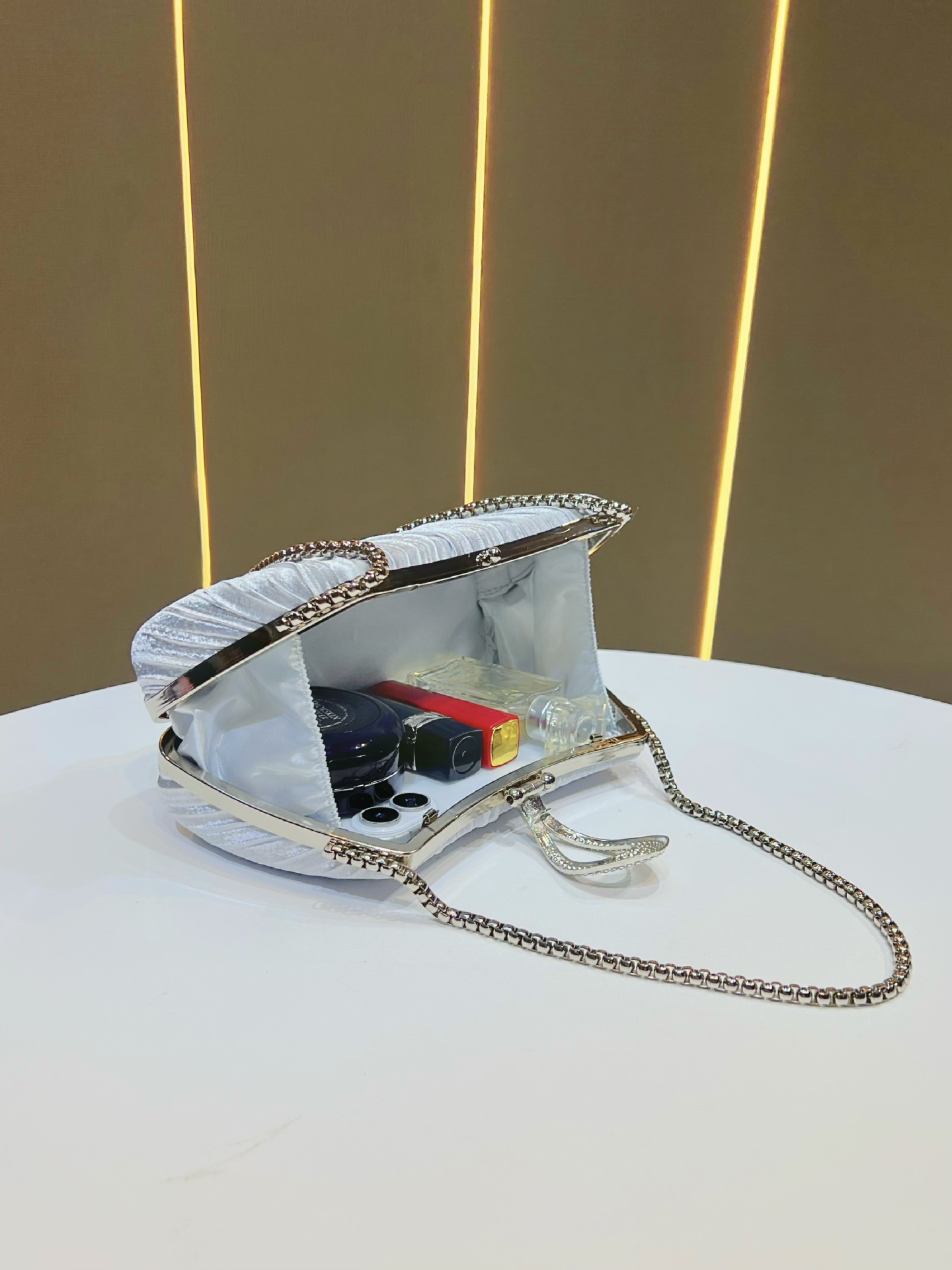 O1CN01emL6pG2LHXqdrMoSR !!2216856689667 0 cib