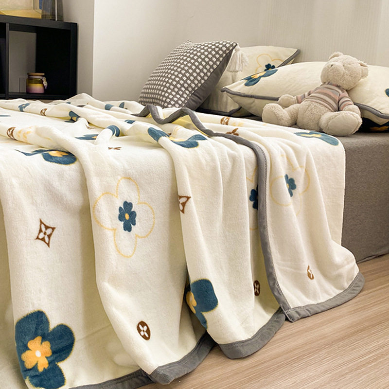 Milk Velvet Blanket Nap Office Shawl Thin Air Conditioning Blanket Coral Flannel Sofa Small Quilt for Bed