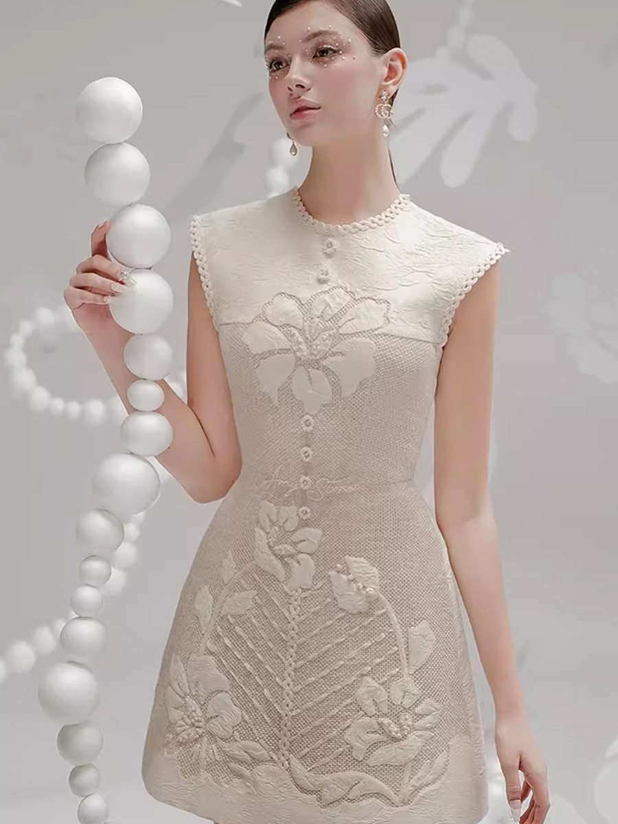 Đầm maxi ren thêu hoa cổ tròn không tay eo cao — Xăng-đan chi tiết 3