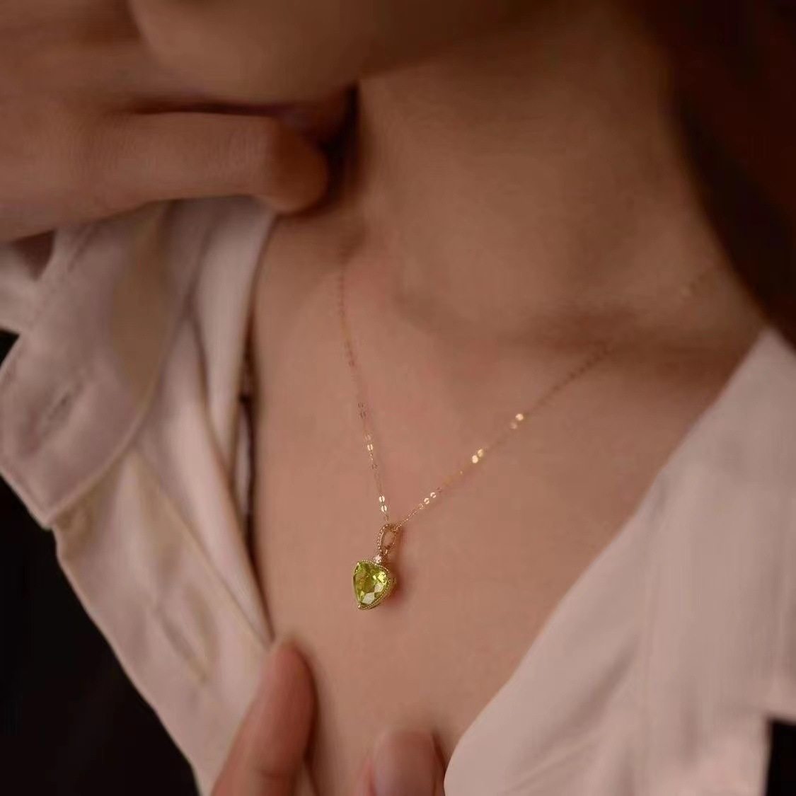 New Seiko Inlaid Olive Green Love Necklace Women's Mori Style New High-value Fashion Heart-shaped Pendant Necklace