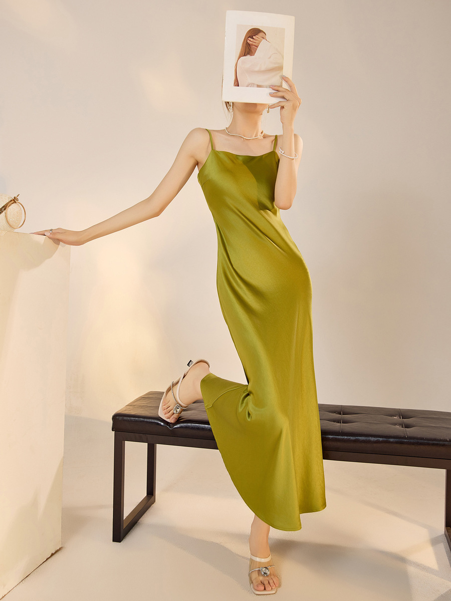 Đầm dây hai quai lưng trần vải acetate cao cấp dáng dài màu trơn — Màu mơ sữa (cấp trong ngày), Màu mơ sữa (giao hàng trong 7 ngày), Mua theo nhóm: Tiết kiệm tới 20% off, Xanh rêu mây (cấp ngay trong ngày)