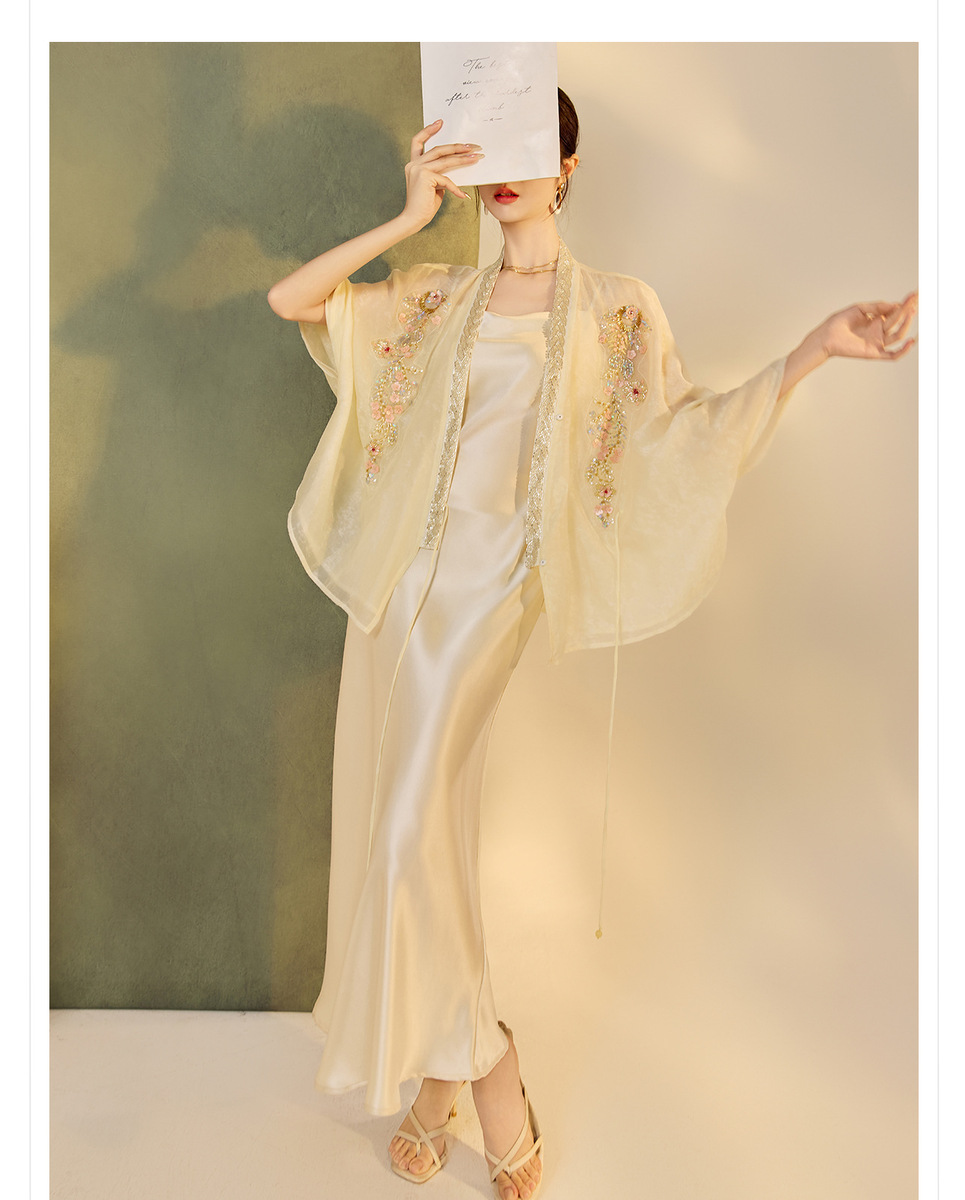 Áo khoác cardigan nữ dáng rộng thêu đính cườm chất liệu tencel phong cách nhẹ nhàng — mơ