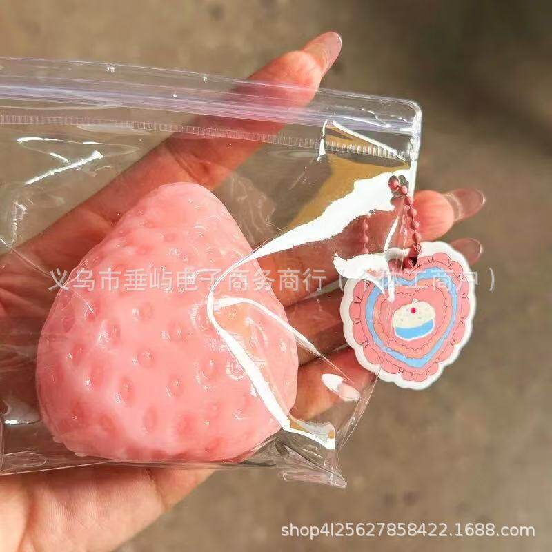 ストロベリーピンク