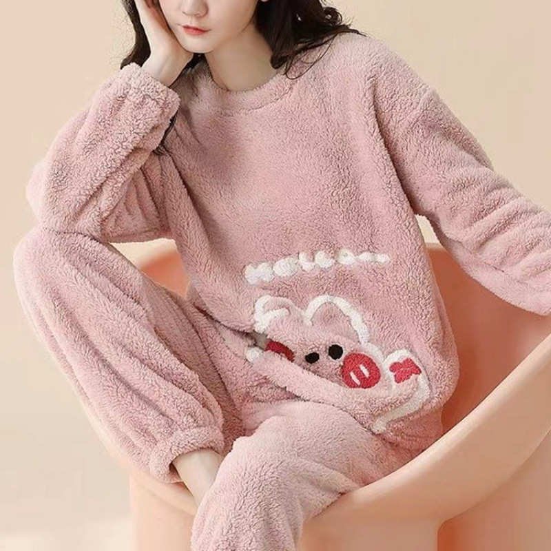 卡通甜美歪头熊同款睡衣女秋冬季珊瑚绒加厚宽松大码外贸跨境套装