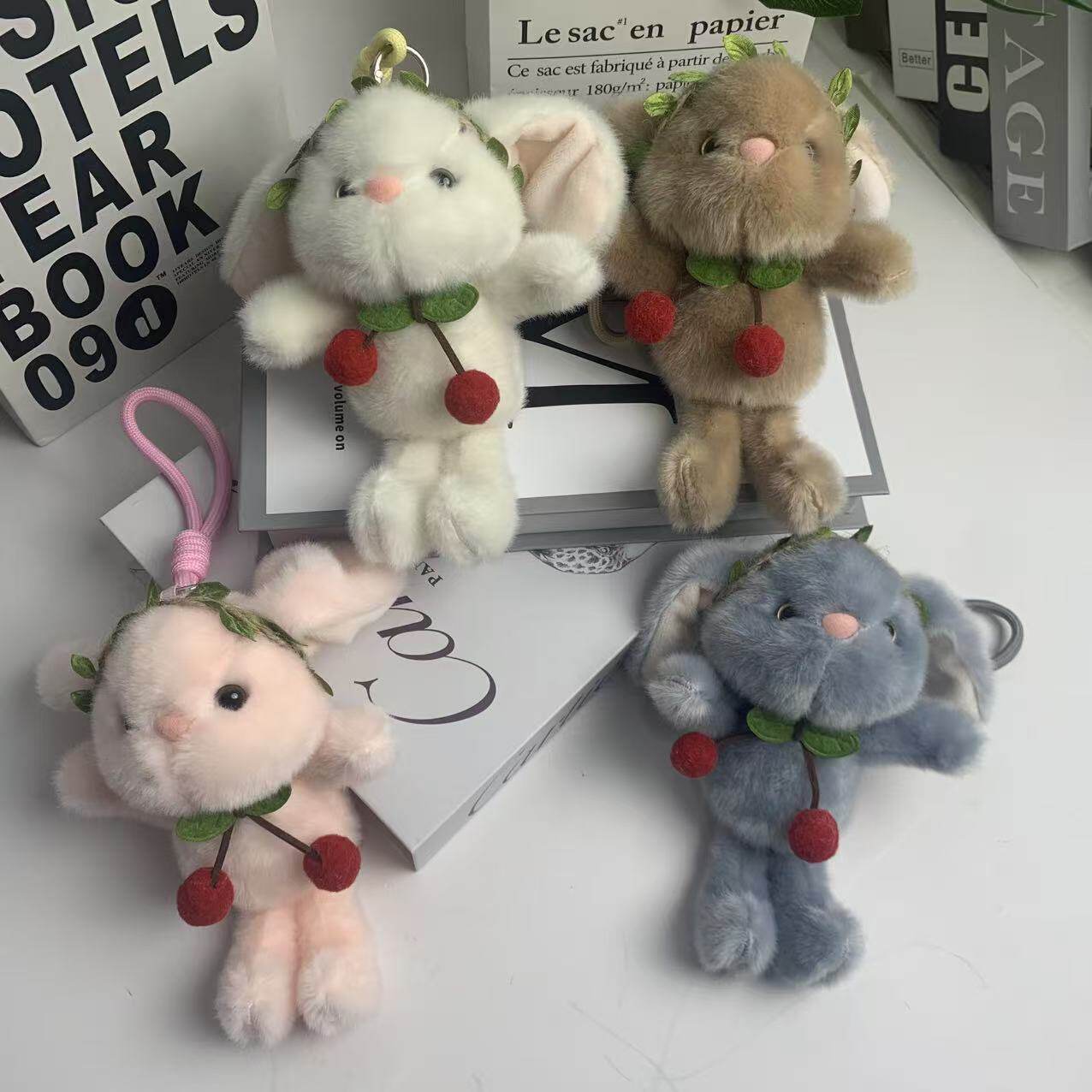 ぶら下がっている桜ウサギ