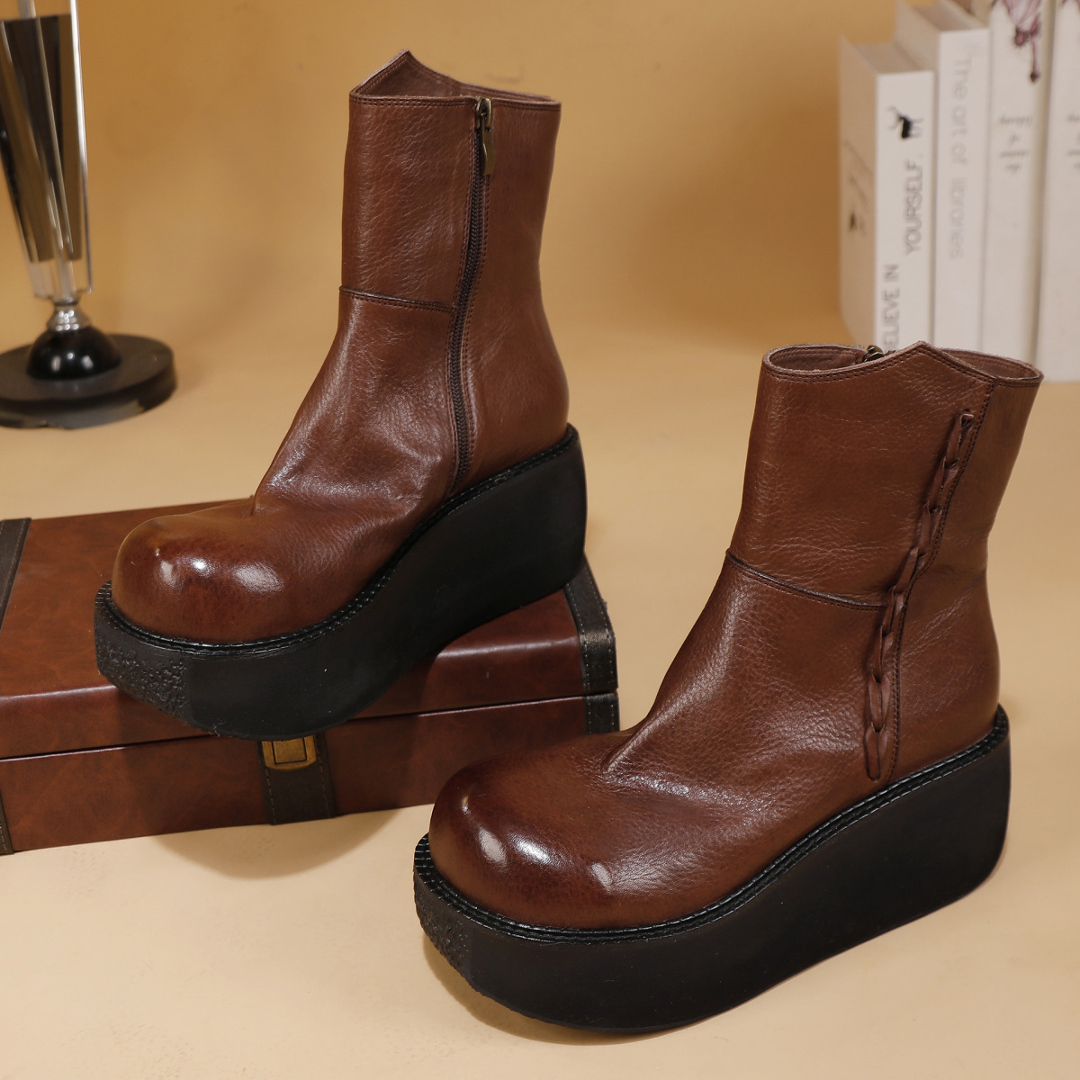 Boot nữ cổ thấp da bò thật đế dày gót nêm khóa kéo bên — màu đen, Màu nâu