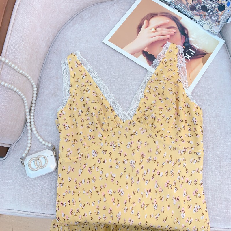 Đầm dây hai quai cổ chữ V họa tiết hoa nhí phong cách thanh lịch đi biển — 【Họa tiết hoa nhí nền đỏ】, 【Họa tiết hoa nhí nền vàng】, 【Họa tiết kẻ caro】