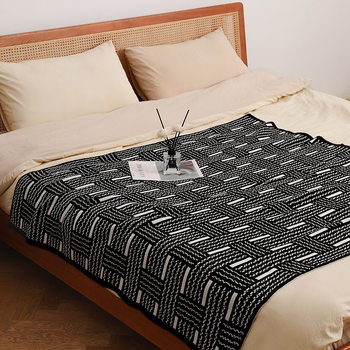 Scandinavian Accessible Luxury Sofa Blanket Fair Isle Retro Black and White Woven Office Nap Blanket Autumn and Winter Cover Blanket Knitted Blanket