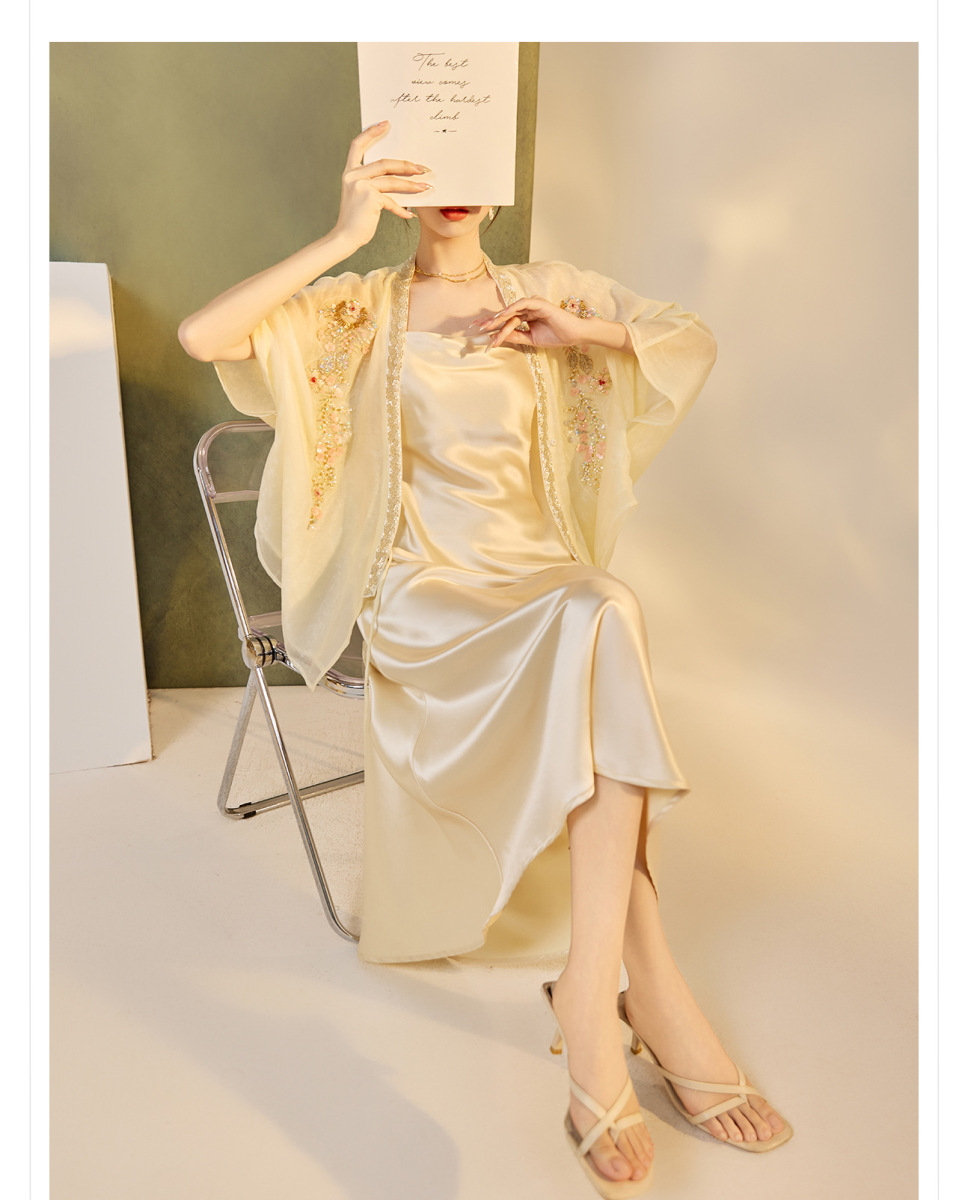 Áo khoác cardigan nữ dáng rộng thêu đính cườm chất liệu tencel phong cách nhẹ nhàng — mơ