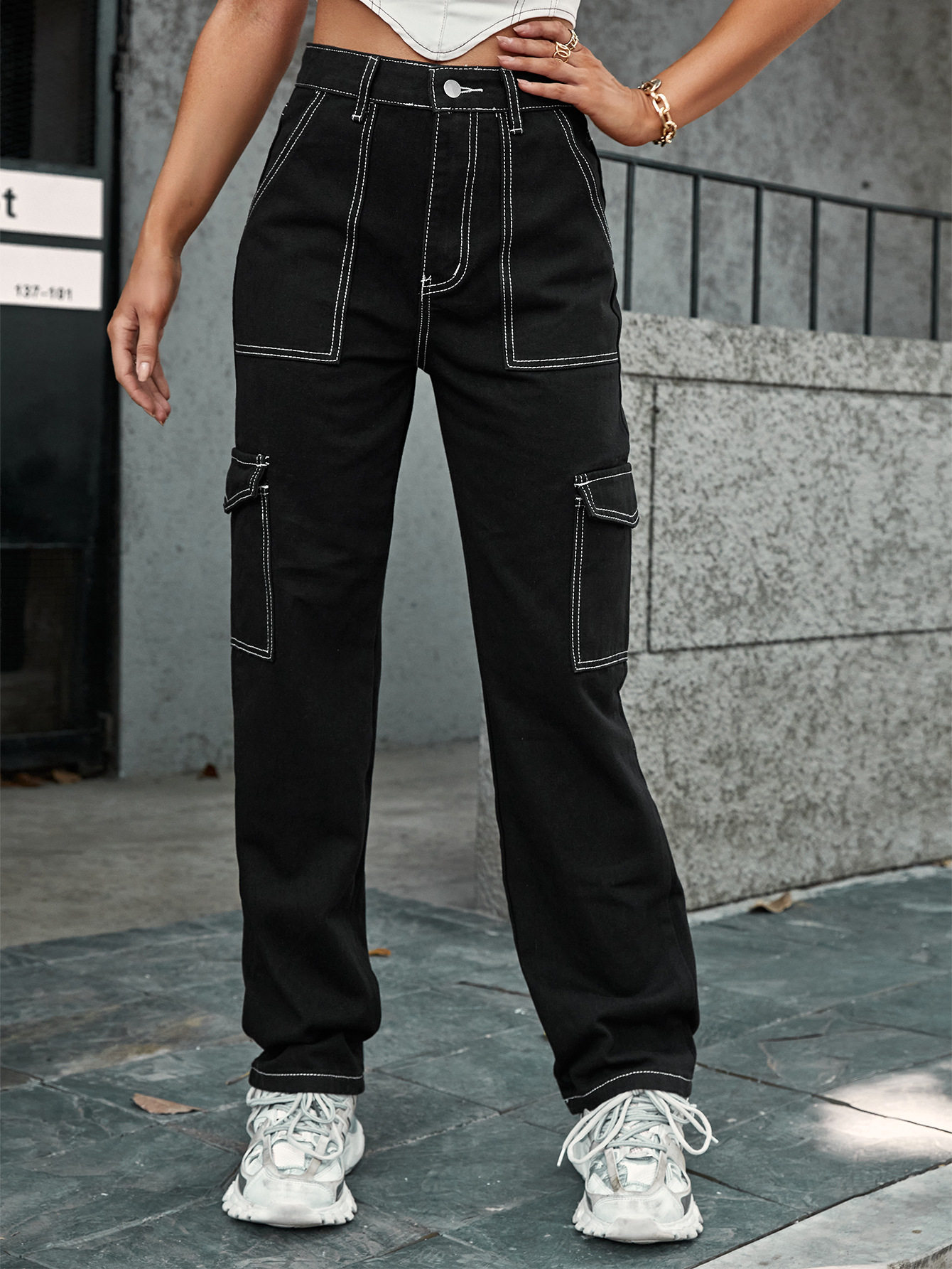 High Waisted Denim Pants Casual Style Patchwork Design Functional Pockets Versatile for Everyday Wear Wholesale