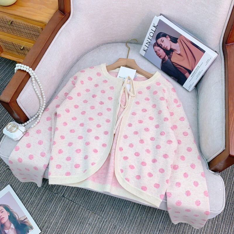 Bộ cardigan dệt kim họa tiết chấm bi kèm chân váy midi — Chân váy, Áo khoác cardigan dệt kim