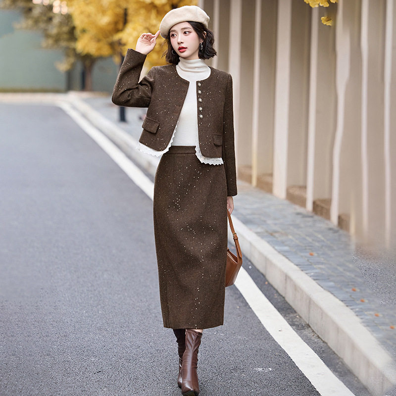 Set &Aacute;o Kho&aacute;c Lửng v&agrave; Ch&acirc;n V&aacute;y Nữ Vải Tweed Phong C&aacute;ch Tiểu Thư M&agrave;u N&acirc;u, X&aacute;m