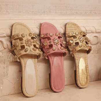 (in Stock) Lu Shuxin's Same Metal Rivet Decorative Flats Slippers Sandals Beach Shoes New Summer Style