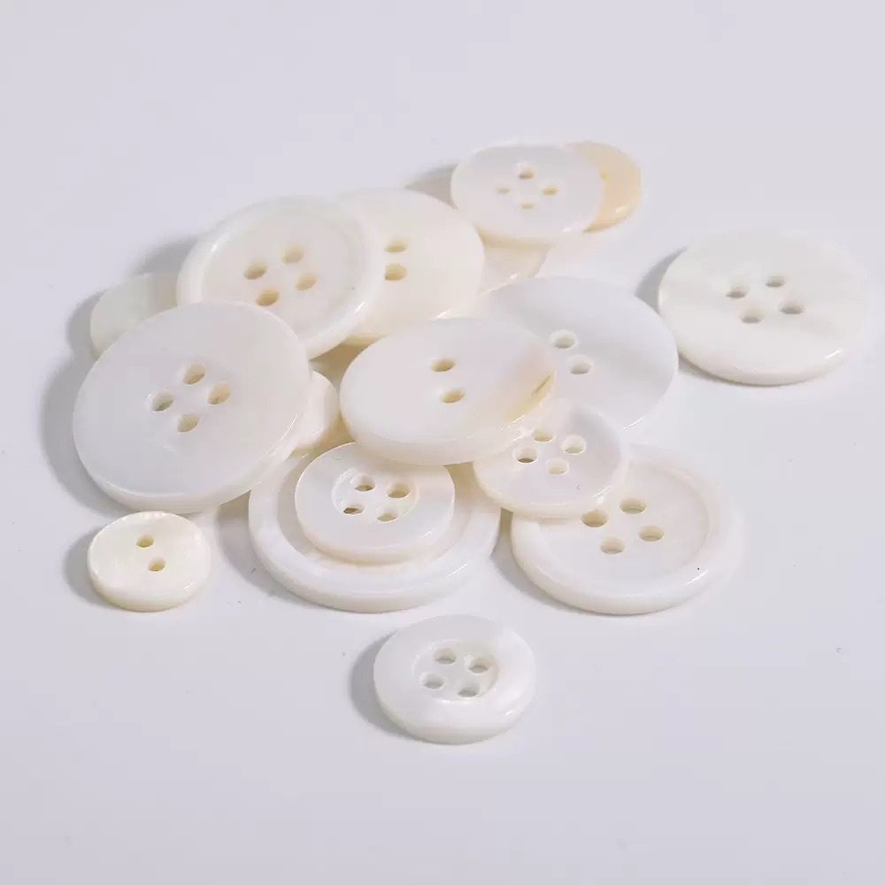 In-Stock River Shell Buttons, Four-Hole High-End Sweater Shirt Buttons, Flat Thin Edge Wide Edge Two-Hole Natural Shell Buttons