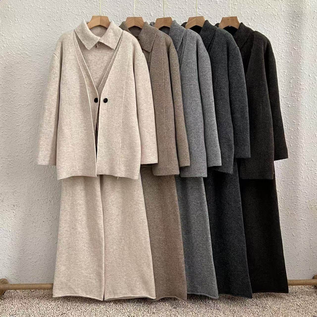 2024秋冬新款高级感慵懒宽松针织三件套宽松毛衣开衫裤子时尚套装