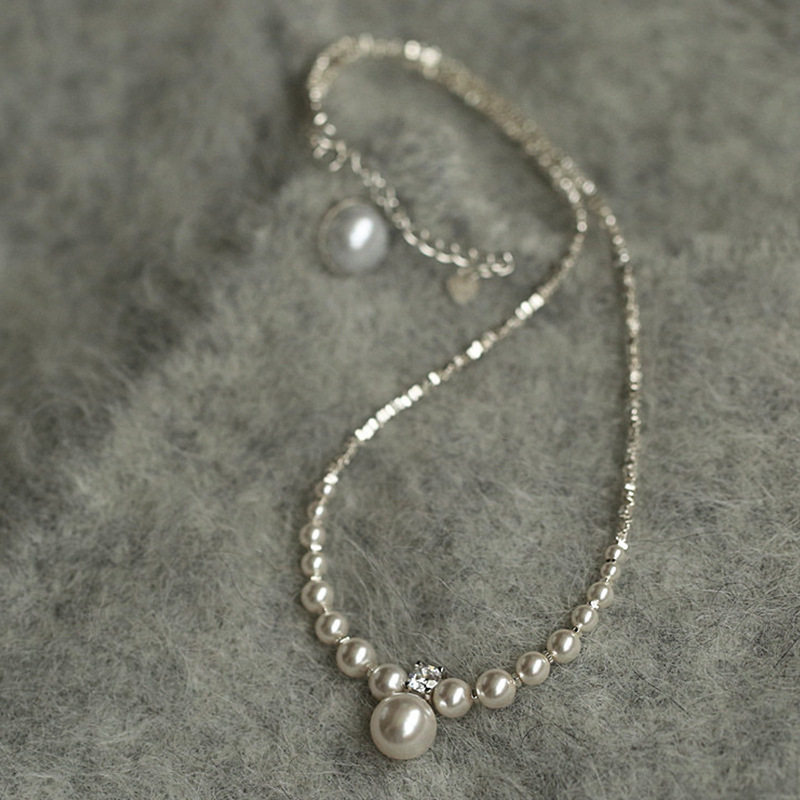 High-grade Sense Broken Silver Metal Pearl Necklace Women's French Style Retro Personalized Simple All-match Elegant Necklace Chain Clavicle Chain