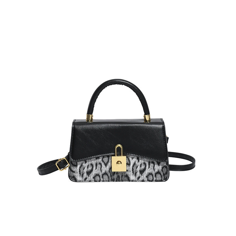 Western Retro Niche Shoulder Bag Casual Fashion Crossbody Bag Trendy Underarm Small Square Bag Women