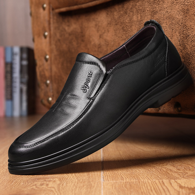New Magnetic Shock Men Fashion Breathable Head Layer Cowhide Shoes A Pedal Father Shoe Hundred Take In Elderly Shoe Wholesale  新款磁震男鞋时尚透气头层牛皮单鞋一脚蹬爸爸鞋百搭中老年鞋批发 New Magnetic Shock Men Fashion Breathable Head Layer Cowhide Shoes A Pedal Father Shoe Hundred Take In Elderly Shoe Wholesale 