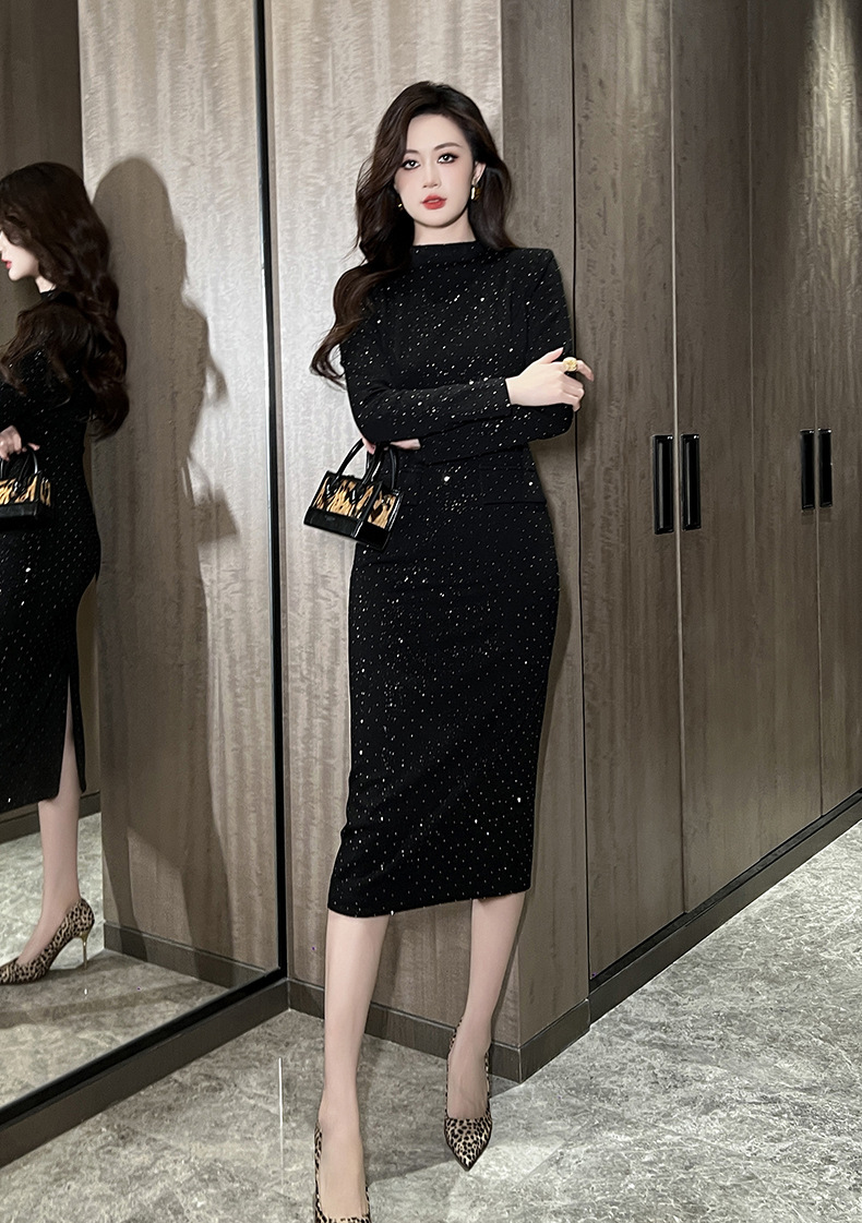 Đầm dài nữ dáng ôm tôn eo cổ tròn tay dài đính đá — Màu đen