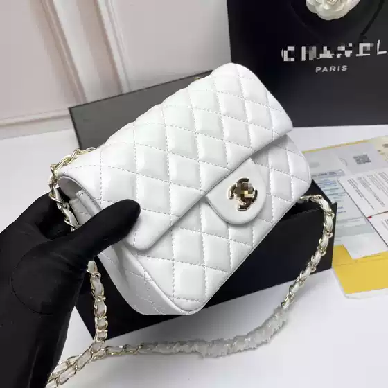 Classic Fashion Square Bag for Women, Model 1116, Made of Sheepskin with Diamond Pattern, Chain Small Square Bag, Versatile Crossbody and Shoulder Bag