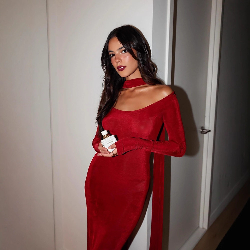 Red Long Sleeve Dress with Neck Scarf Elegant Fit Hepburn Style Perfect for Autumn and Winter Events Wholesale