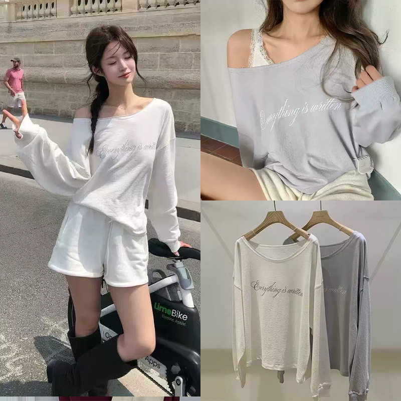 Fan Sun·4T เสื้อยืดแขนยาวเปิดไหล่ ทรงหลวม ทำให้ดูผอมเพรียว สไตล์เกาหลี เสื้อสเวตเชิ้ตพิมพ์ตัวอักษร ฤดูใบไม้ร่วงใหม่จาก Dongdaemun สำหรับผู้หญิง