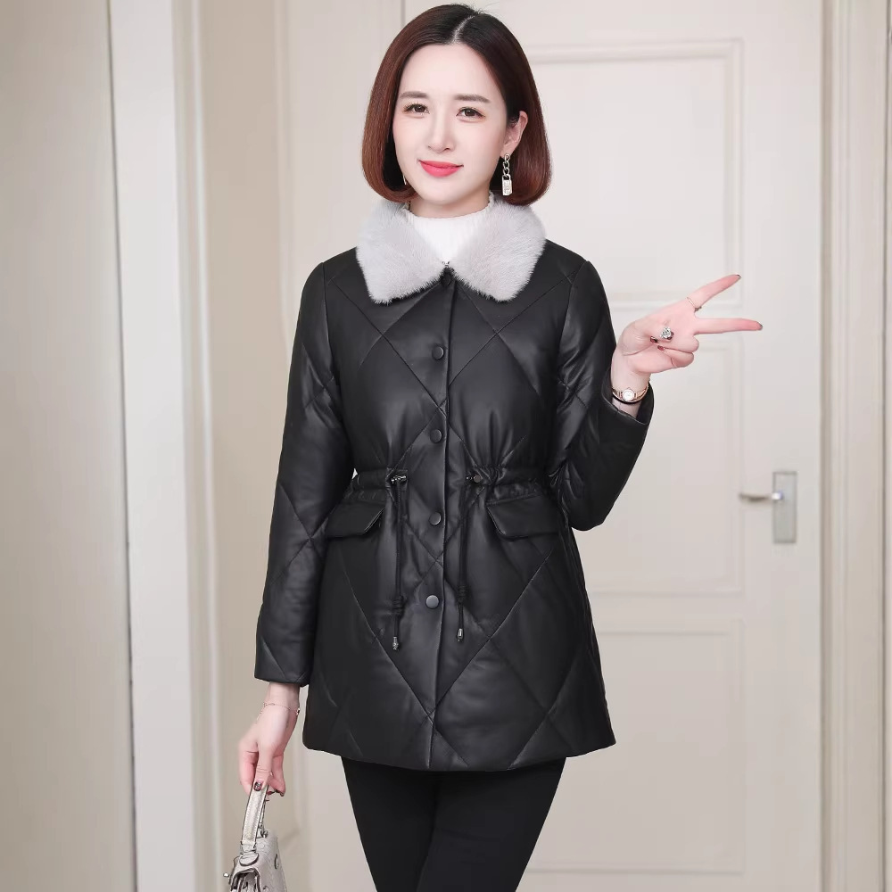 Áo khoác da cừu nữ dáng trung dài phối lông vũ ôm dáng — Màu đen
