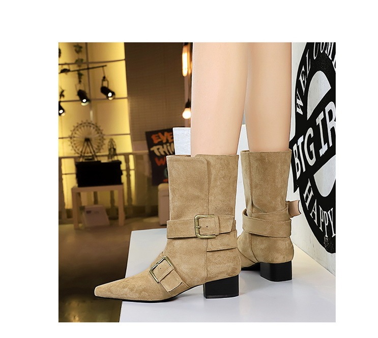 Boot nữ cổ trung mũi vuông khóa thắt lưng gót vừa phong cách retro — màu đen, nâu đậm, quả mơ