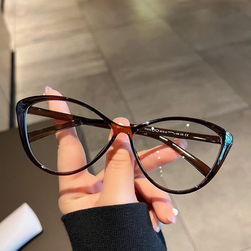 New Internet Celebrity Same Style Triangle Cat's Eye Butterfly Shaped Spice Girl Glasses Frame Can be Equipted with Domentum Myopia Frame Anti-blue Light Flat Light