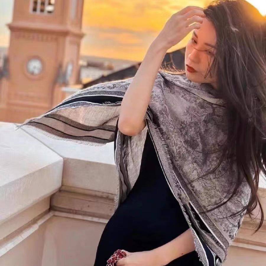 Blanket Customized Gift Overlord Same Style Tea Ji Camping Blanket Picnic Mat Thread Blanket Aviation Blanket Aircraft Blanket Factory