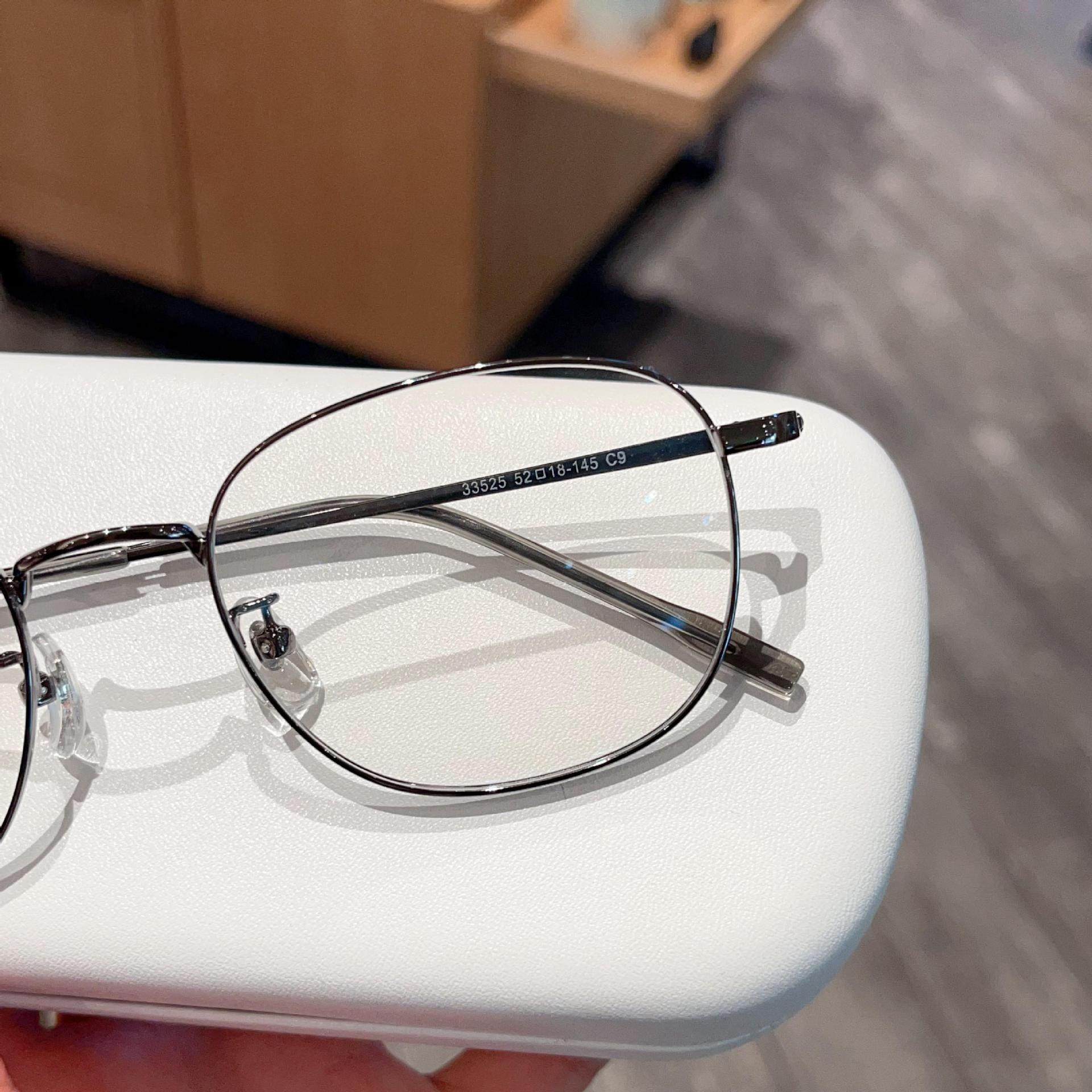 New Ultra-Light Internet Celebrity Non-Magnetic Metal Retro Round Frame Glasses Frame for Women Without Makeup, Which Can Be Equipped with Prescription Glasses Frames