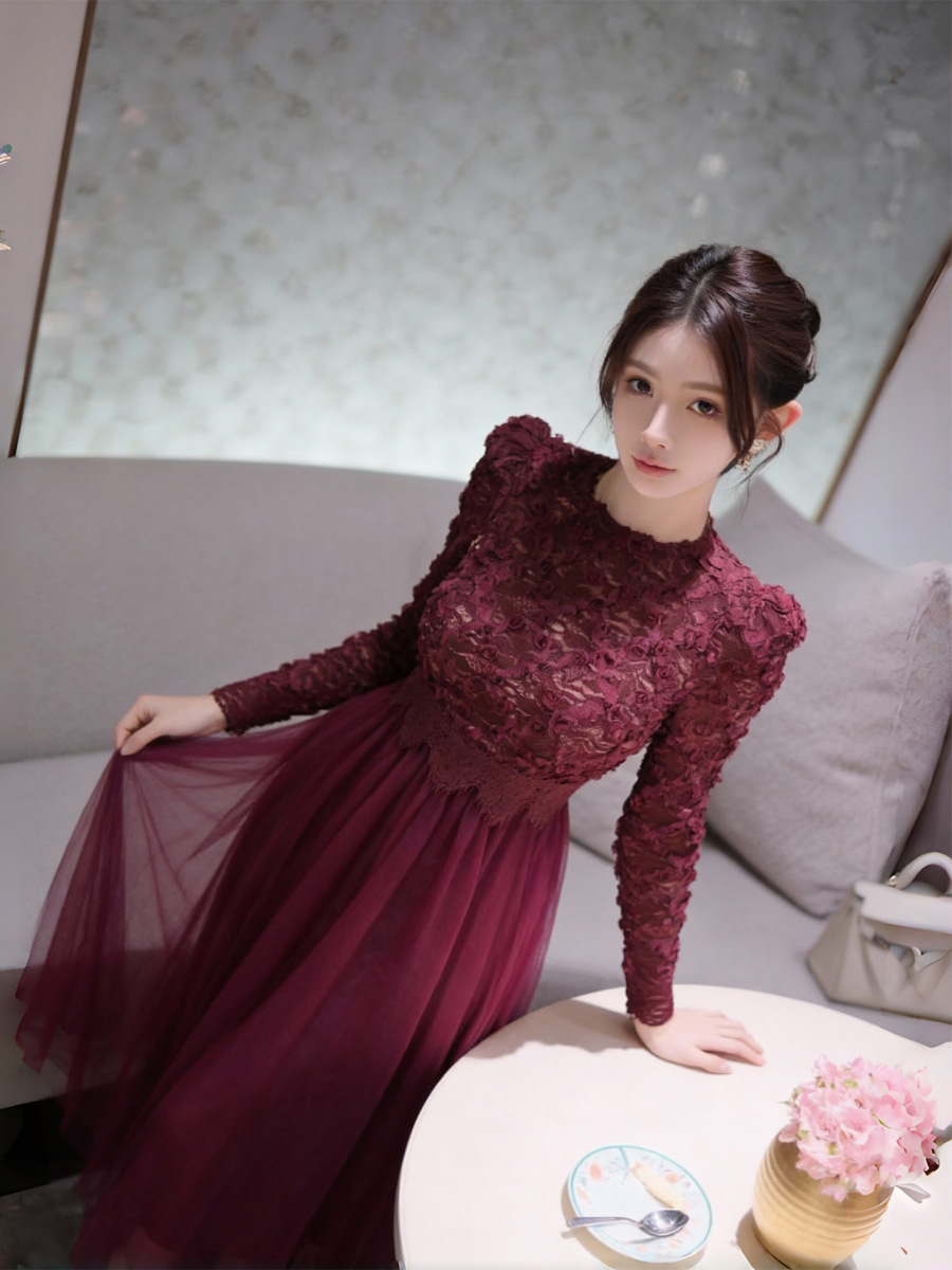 Đầm dài nữ cổ tròn phối ren chiết eo vải lưới dáng ôm — Tím khói