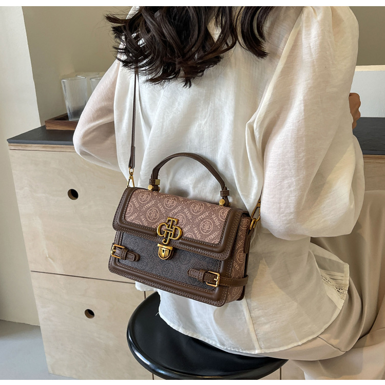 Foreign Style Small Square Bag Shoulder Bag Niche Design High-end Sense Bag Women's Internet Hot Super Hot Handbag Fashion Crossbody Bag 21 O1CN01fuZ2vq1SSiWnNXHZ5 !!2218042692246 0 cib