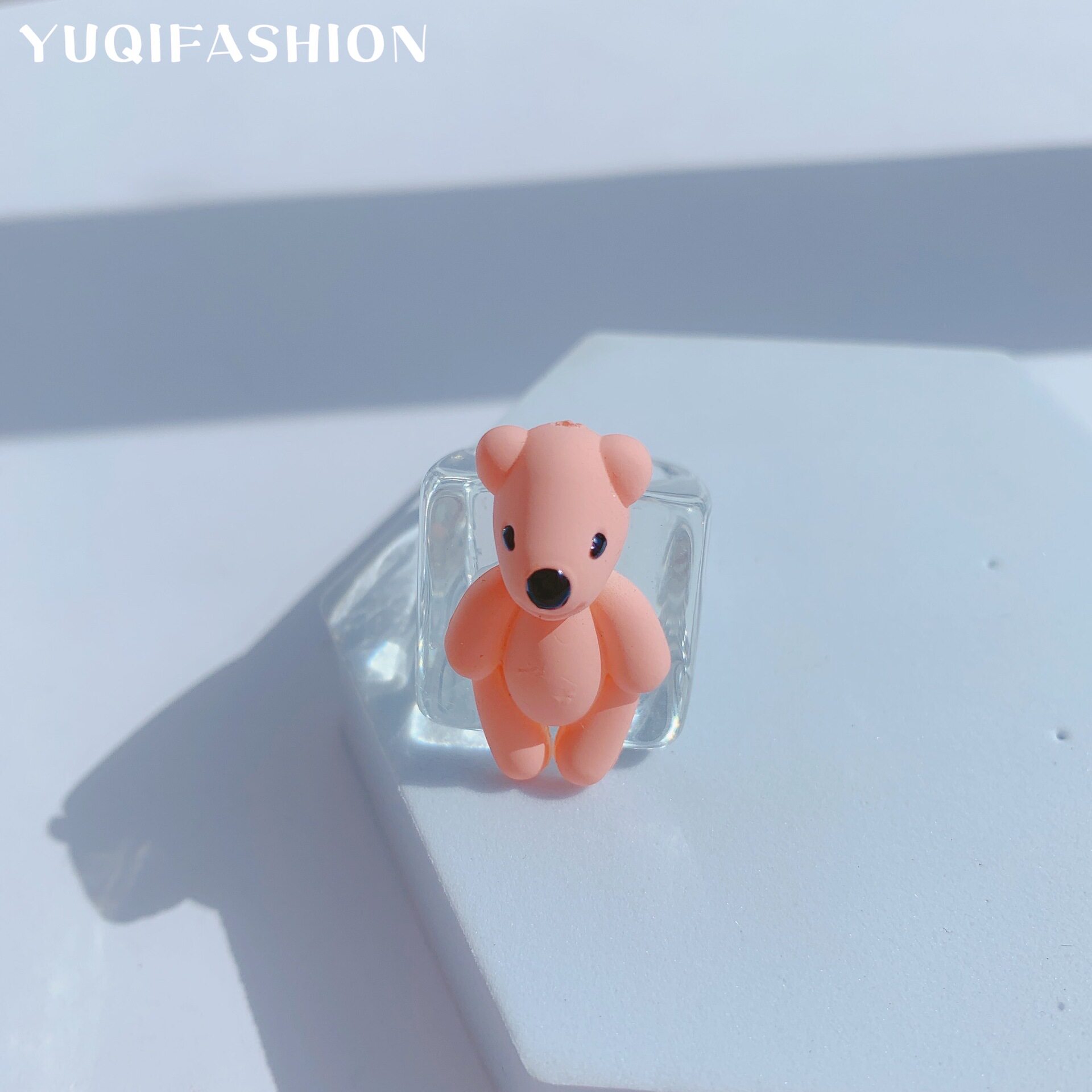 ピンク