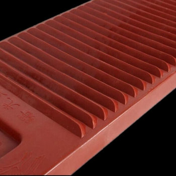 Old-Fashioned Thickened Non-Slip Household Red Washboard, Nostalgic and Durable, Made of Mature Plastic, Clean and Wear-Resistant, Extended Length