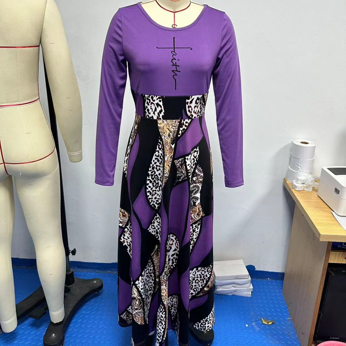 Casual Long Sleeve Maxi Dress 200g Fabric Floral Print Round Neck Perfect for Everyday Wear Wholesale Available