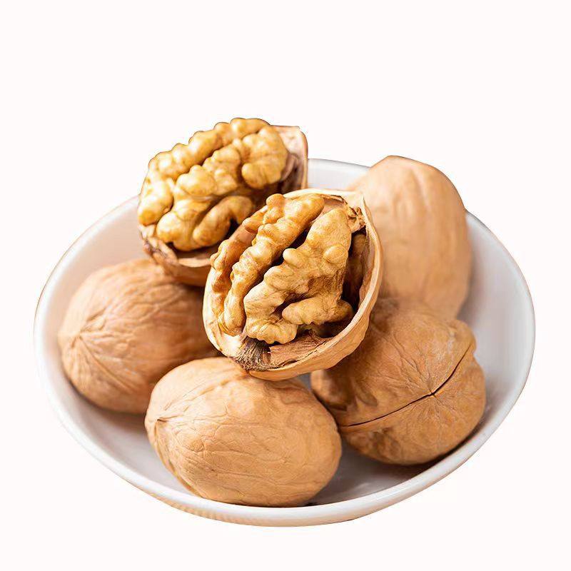 Carefully Selected Xinjiang 185 Paper-Skinned Walnuts, New Large Fruit 500g, Hand-Popped Snacks, Paper-Skinned Raw Walnuts and Herbs