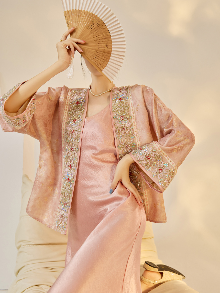 Áo khoác cardigan nữ thêu nổi cầu kỳ cổ chữ V dáng suông — Phấn phủ Peach Mist (giao hàng trong 7 ngày)