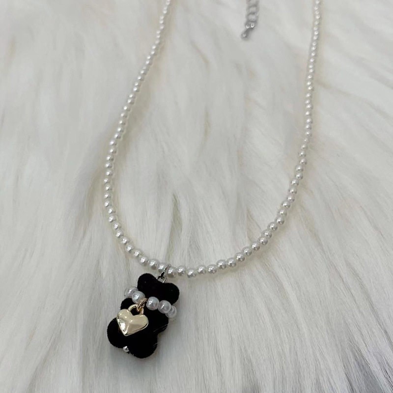 クロクマのネックレス