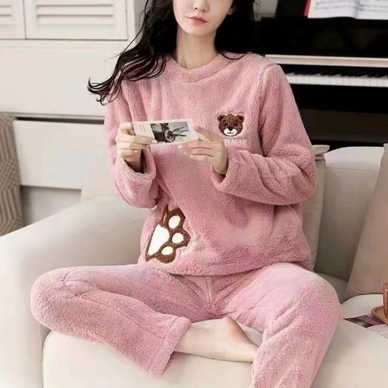 卡通甜美歪头熊同款睡衣女秋冬季珊瑚绒加厚宽松大码外贸跨境套装