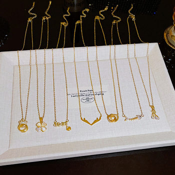 Fashion Light Luxury Titanium Steel Necklace Women's All-match High-end Niche Pendant Sweet Elegant Collarbone Chain Color-free Accessories