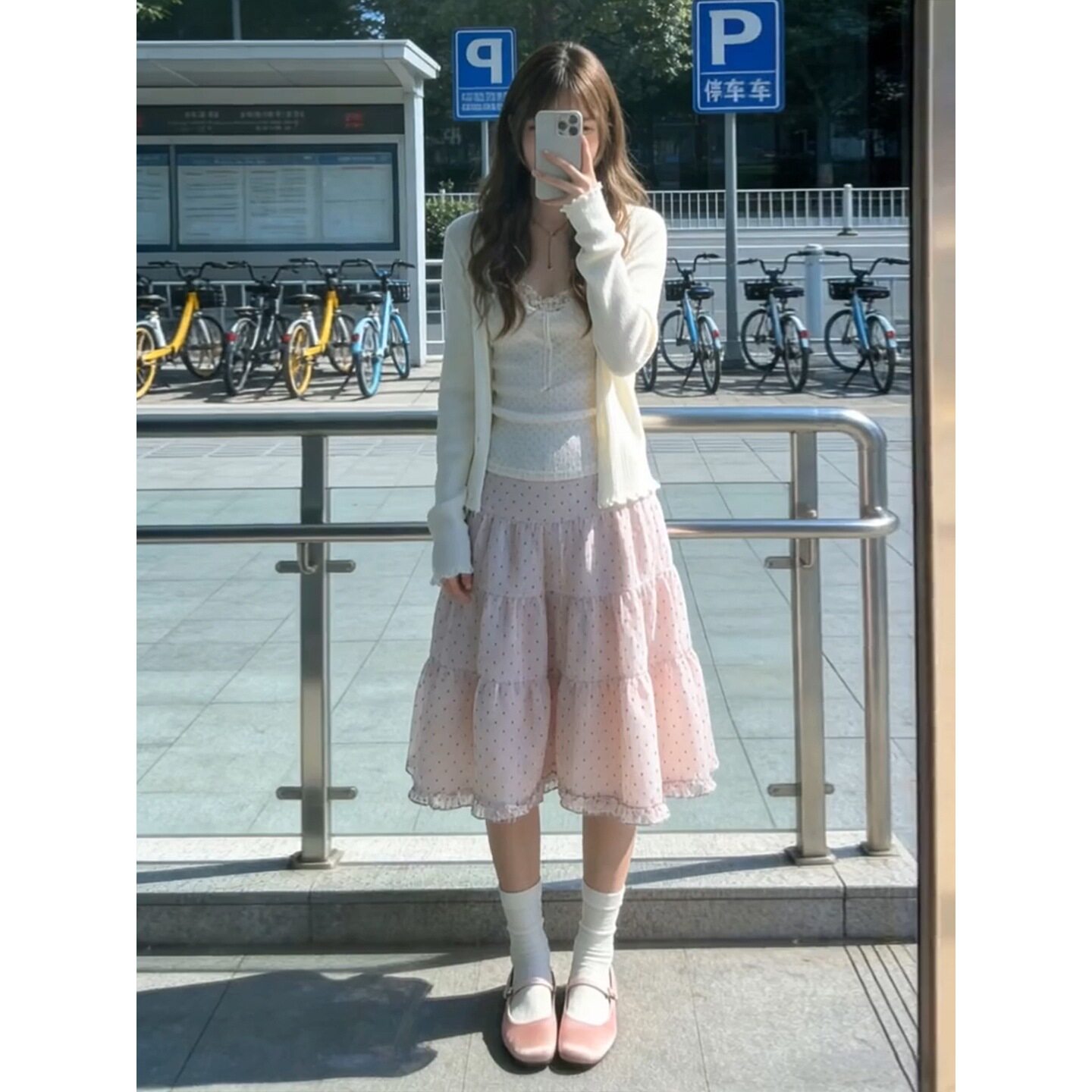 法式白色波点吊带韩系穿搭套装裙子女2026新款春季独特漂亮巨好看